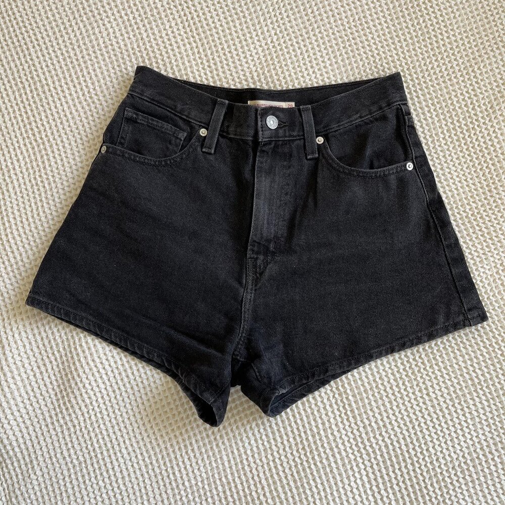 Levi's High Waisted Mom Shorts -- Size 28 -- Black